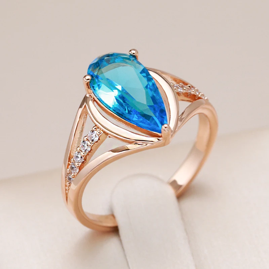 Sublime Bague en Or ornée d'un Éblouissant Zircon Bleu