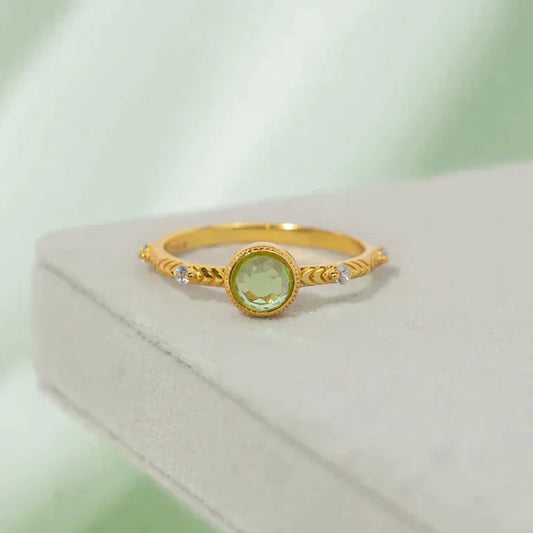 Éblouissante Bague Nerisa en Or avec Élégants Cristaux