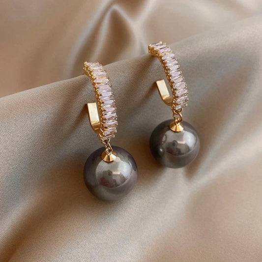 Éblouissantes boucles d'oreilles en perles et zircons de luxe