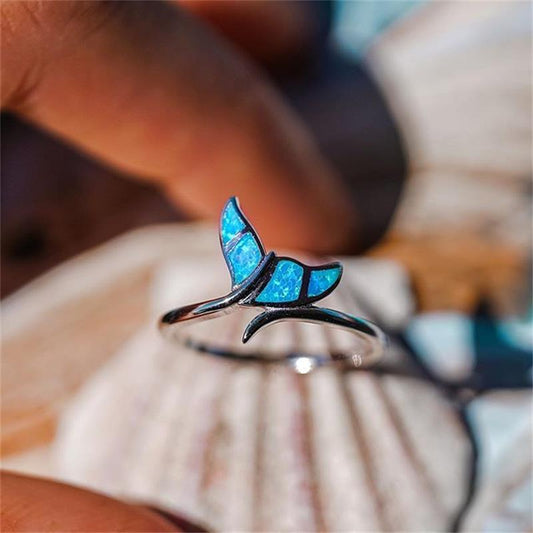 Éblouissante Bague en Argent avec Opale et Design Queue de Baleine