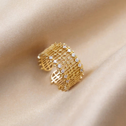 Élégante Bague Ajustable en Maille de Cristal Doré